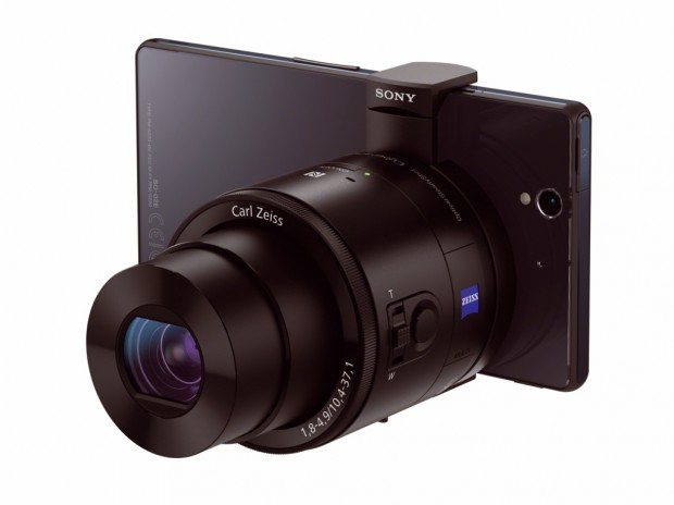 DSC-QX100 angedockt an ein Smartphone (Bild: Sony)